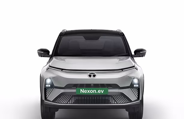 Exterior NexonEV-smart-digital-drls-new.avif