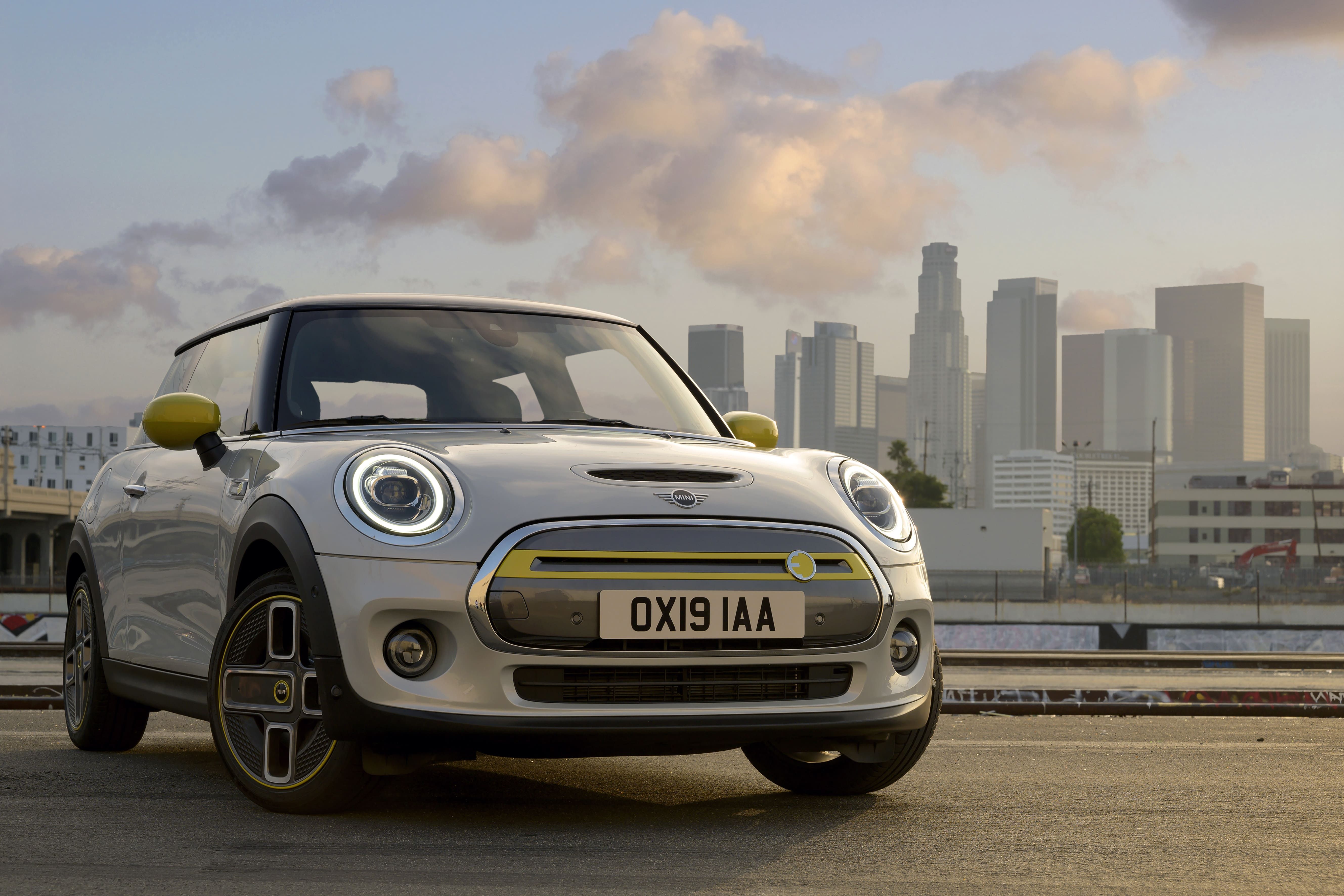 mini cooper se front