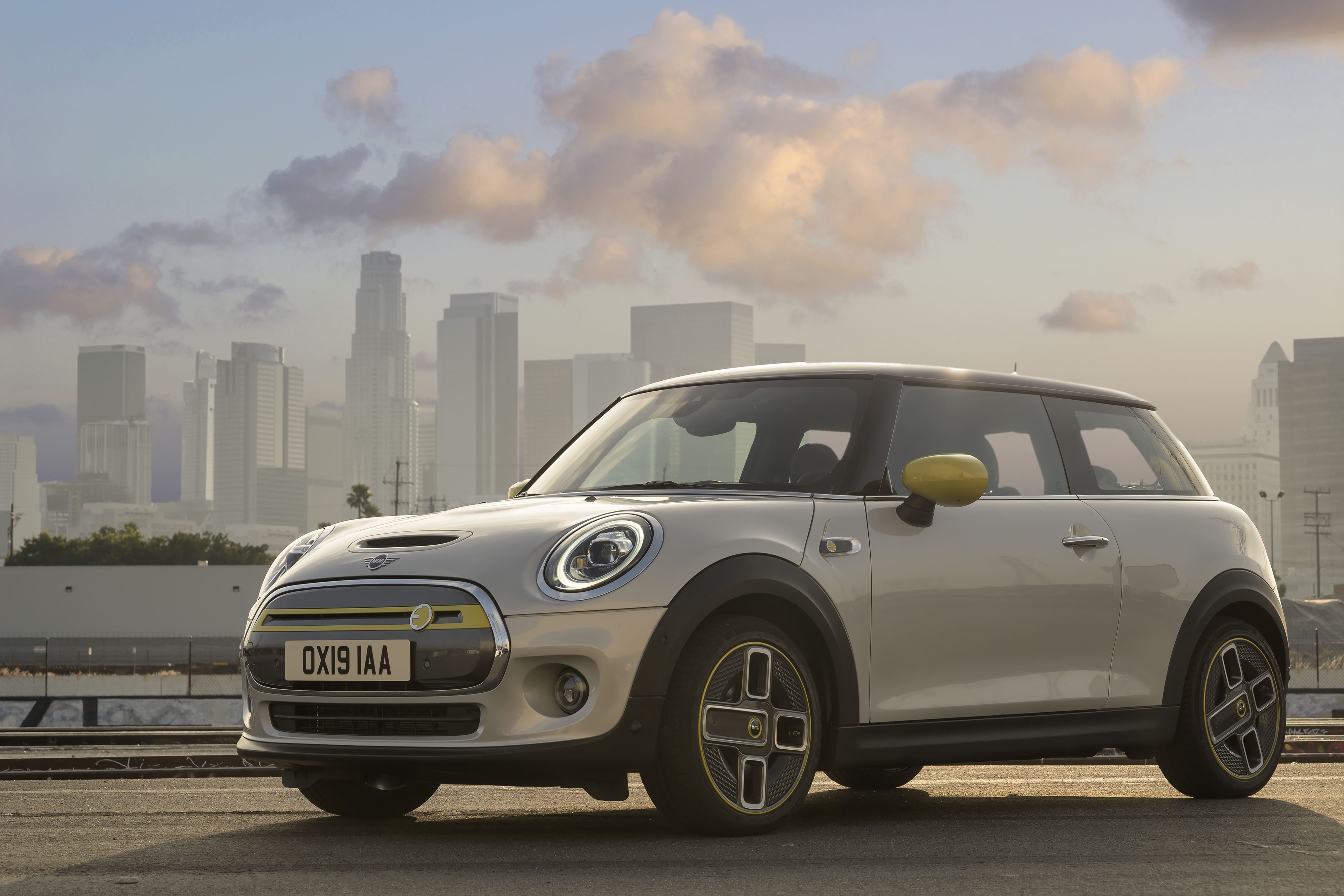 mini cooper se side