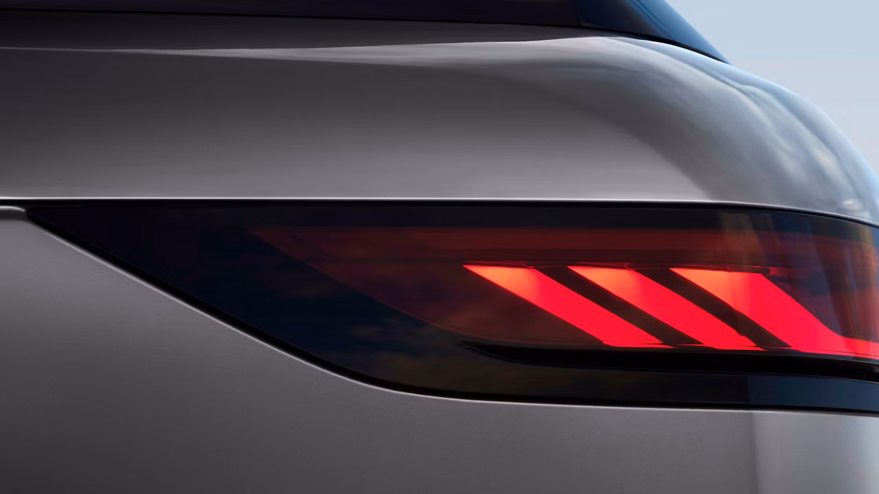 Exterior RangeRover_Sport-02.avif