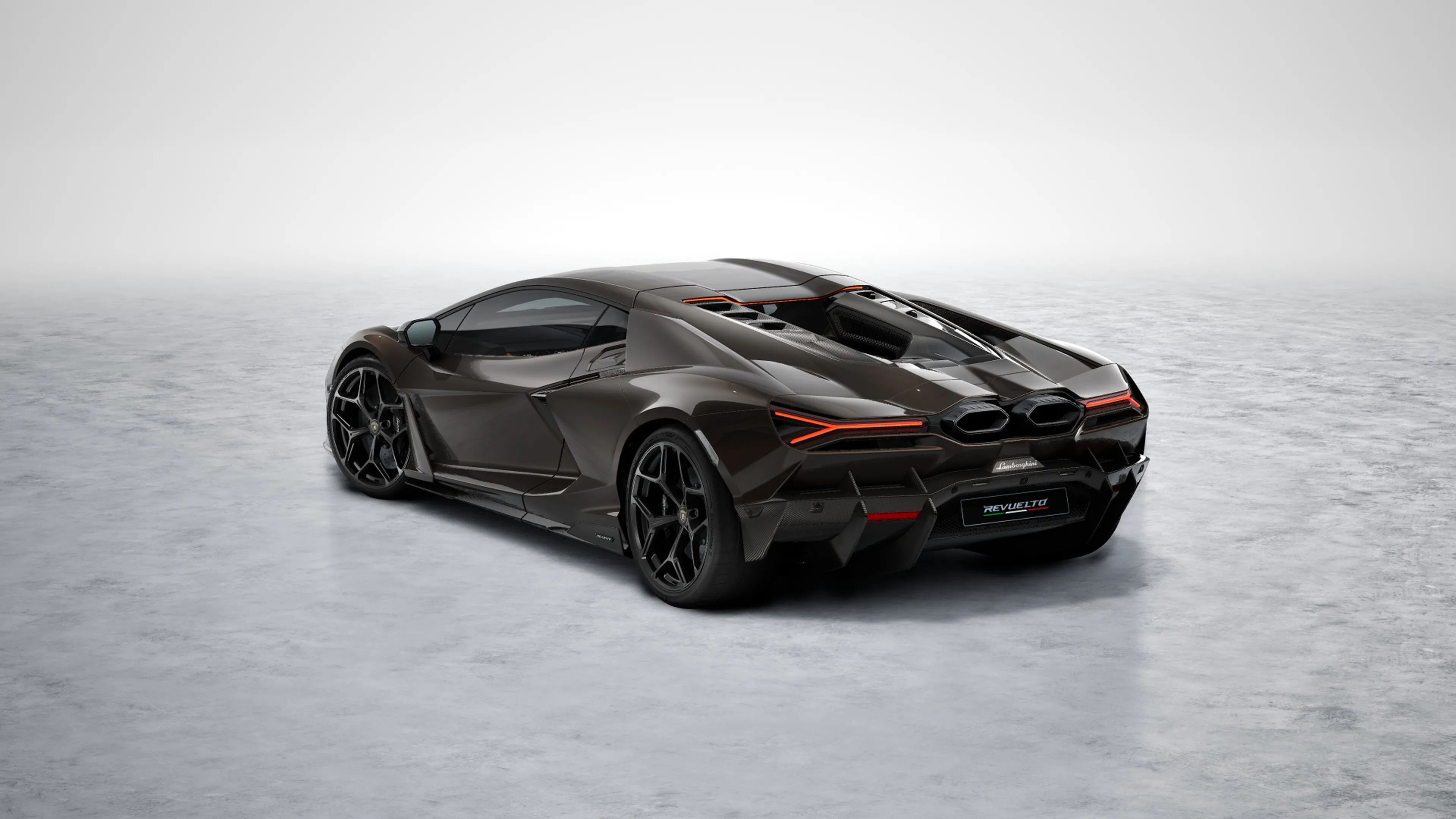 Exterior Revuelto_Exterior_Beauty_02.jpg