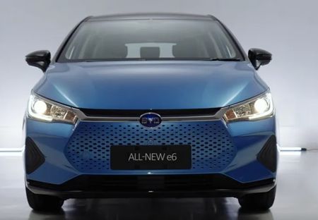 BYD E6 front