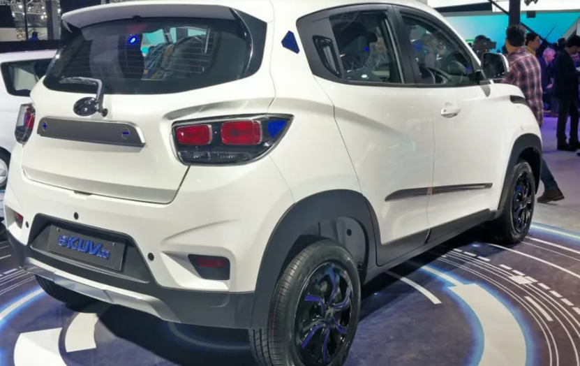 Mahindra-EKUV100-Rear Right Side