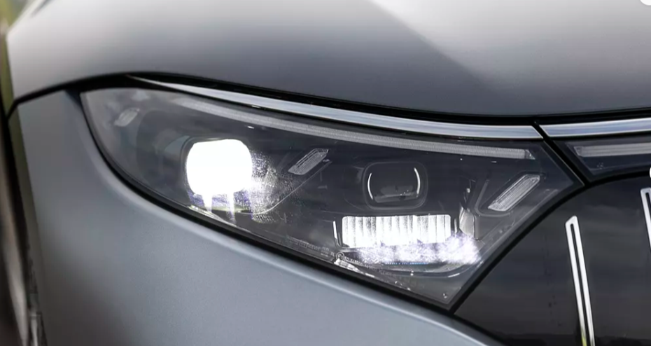 Mercedes-Benz-AMG-EQS-Ev-Headlight