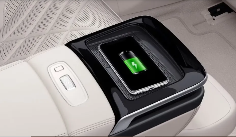 Mercedes-Benz-EQS-EV-Wireless Charging Pad