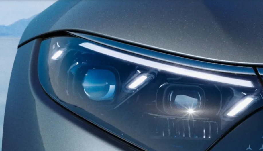 Mercedes-Benz-EQS-EV-Headlight