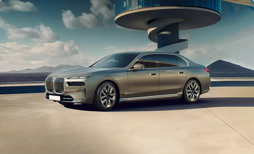 BMW-i7-Front Left Side