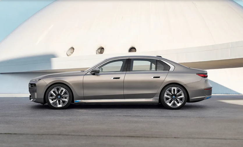 BMW-i7-Left Side View