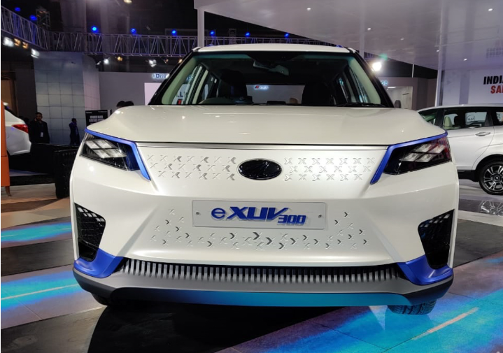 Mahindra-EXUV300-Exterior Image