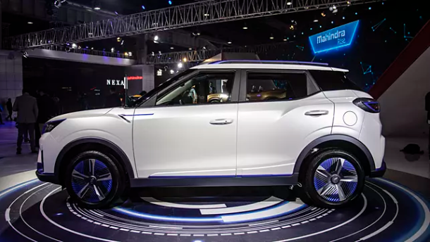 Mahindra-EXUV300-Exterior Image