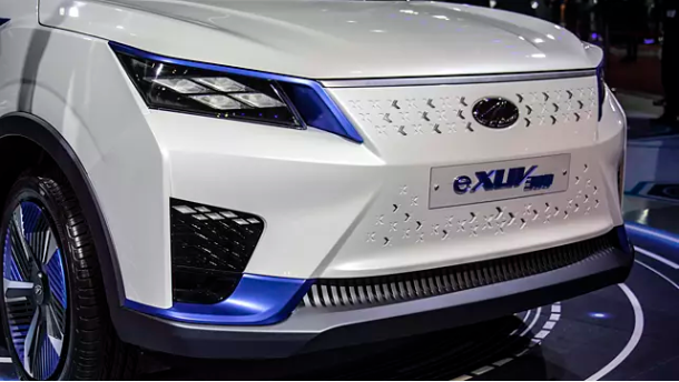 Mahindra-EXUV300-Exterior Image