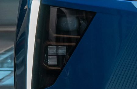 Mahindra-XUV.E9-Headlight