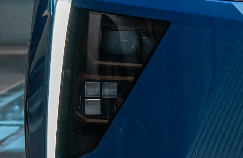 Mahindra-XUV.E9-Headlight