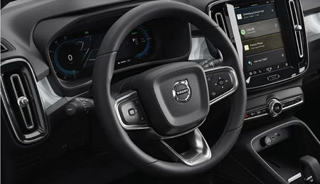 Volvo-XC40-Recharge-Ev-Steering close up