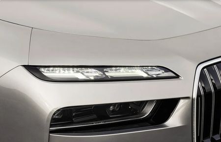 BMW-i7-Headlight