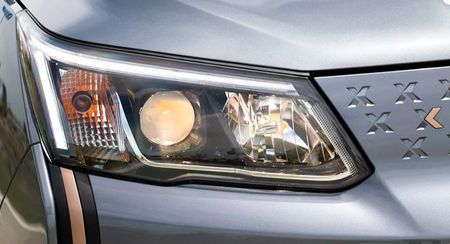 Mahindra-XUV400-Ev-Headlight