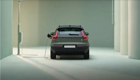 Volvo-XC40-Recharge-Ev-Rear View