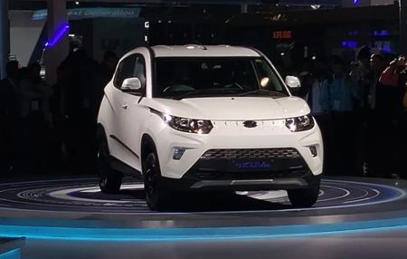 Mahindra-EKUV100-Front Left Side