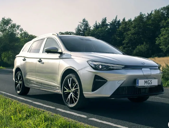 MG-5-Estate-Ev-Front 1/4 left