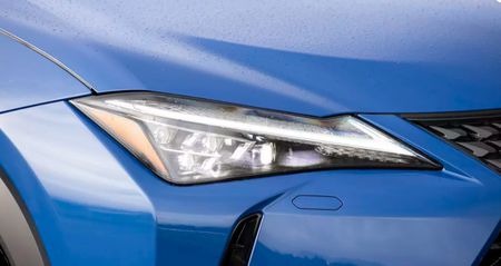 Lexus-UX-300e-Headlight