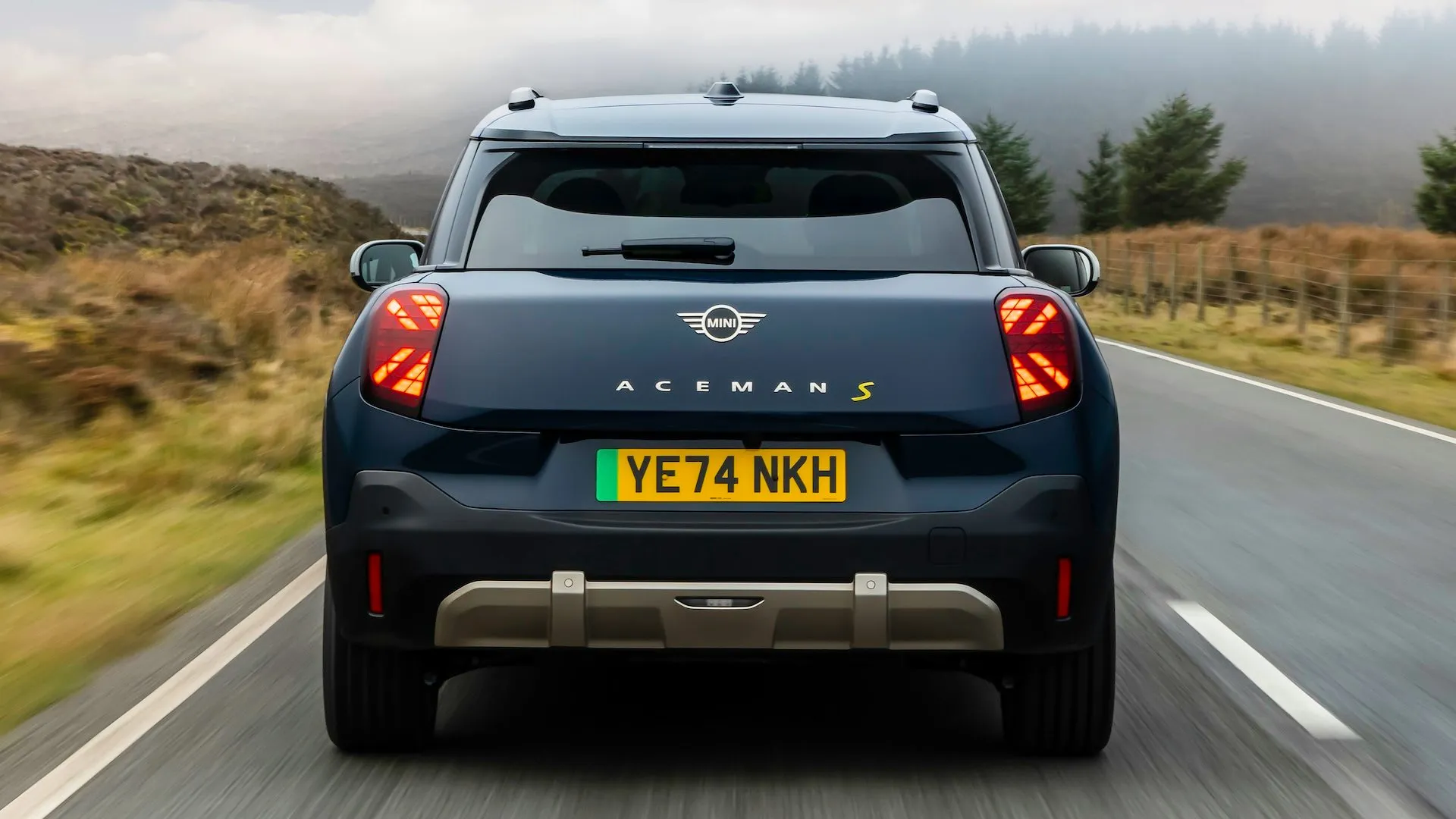 Exterior ZzeV0q8jQArT07ZS_mini-aceman-2024-rhd-reardynamic.jpg