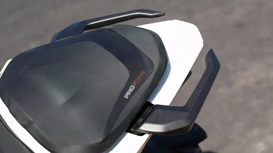 bike aera-grab-rail.webp