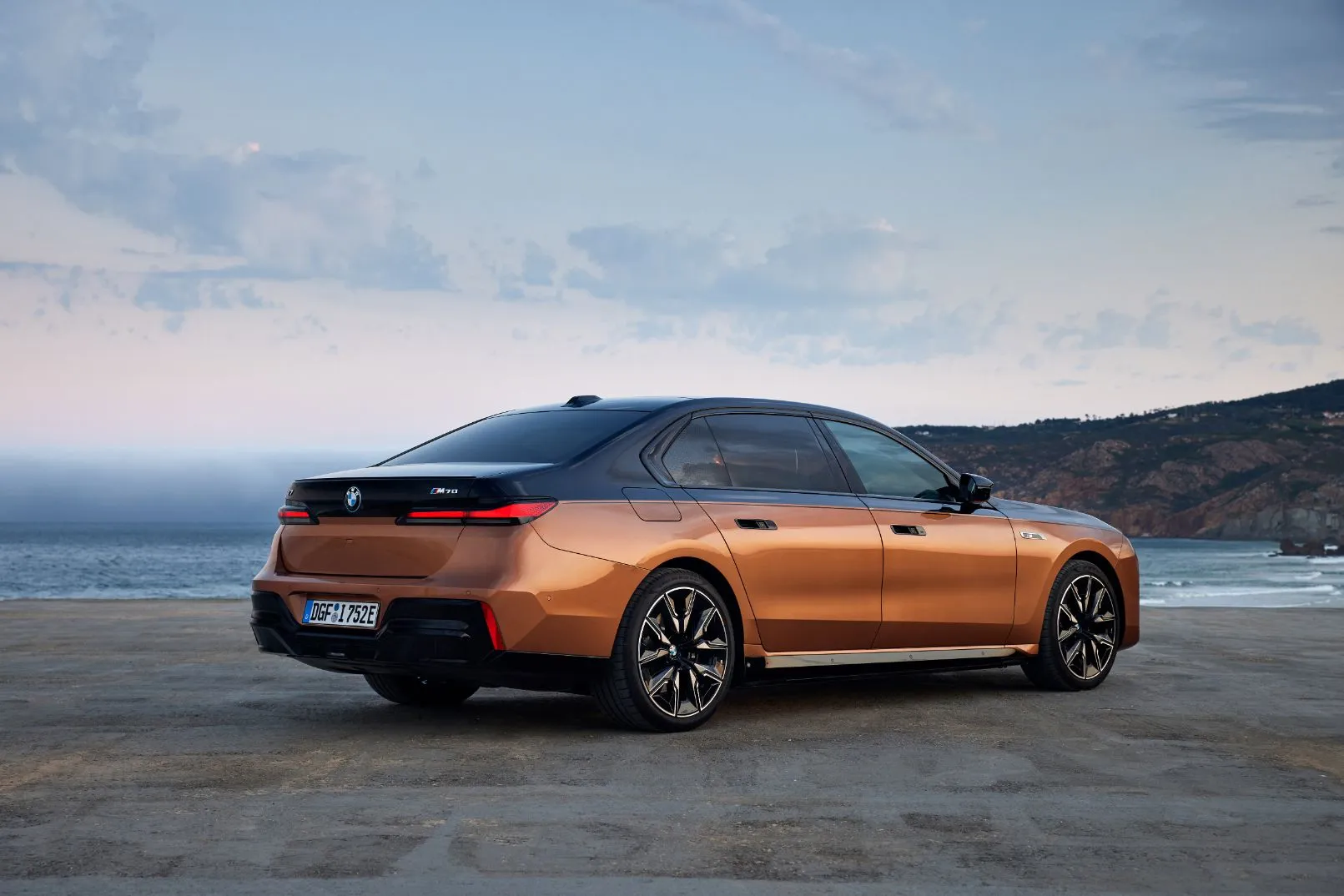 Exterior bmw-i7-m70-xdrive-.jpg
