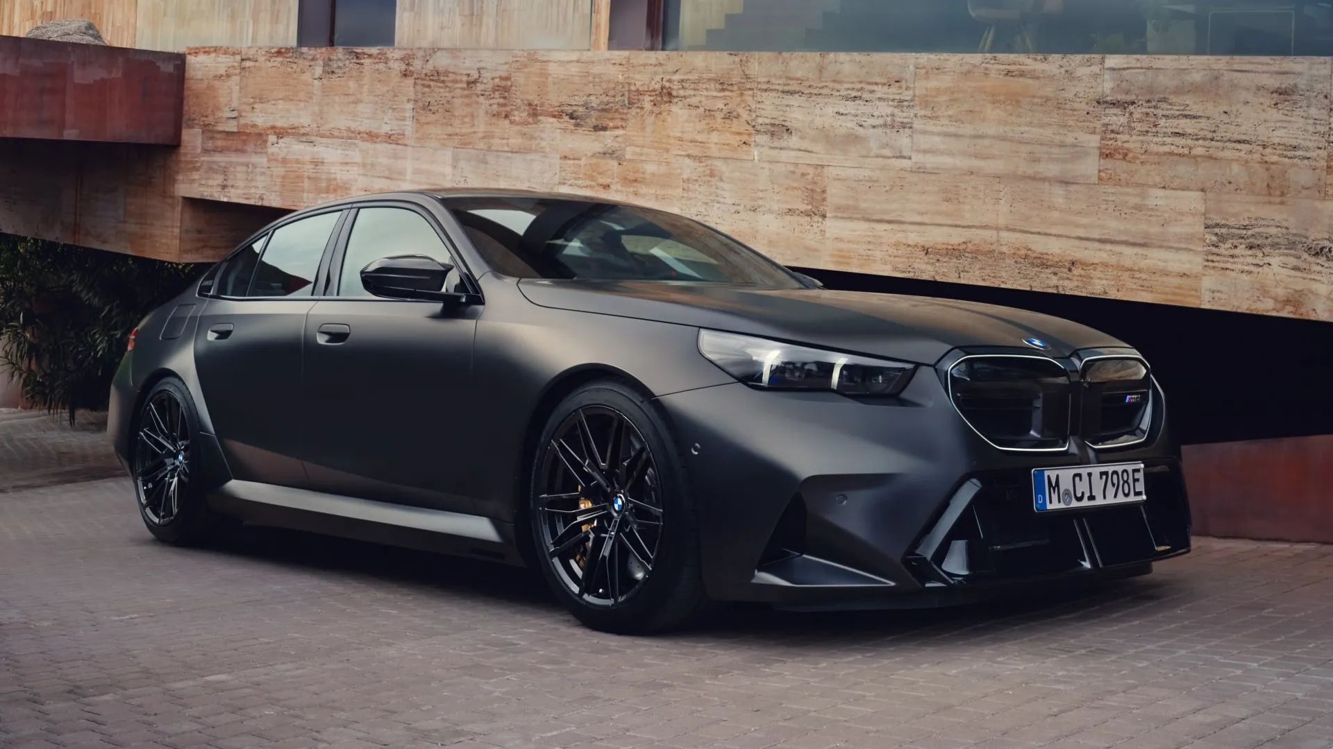 Exterior bmw-m5-posi-disclaimer-ig-01-16x9.jpg