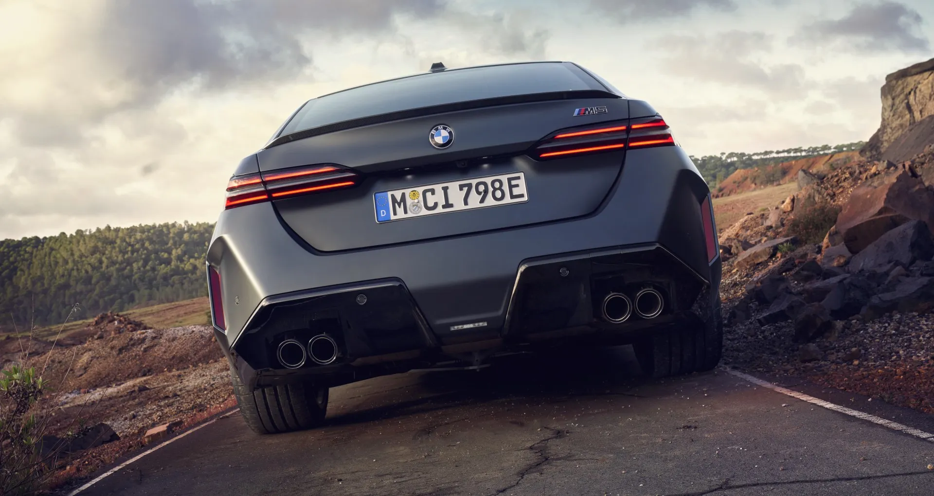 Exterior bmw-m5-sedan-hd-03-3.jpg