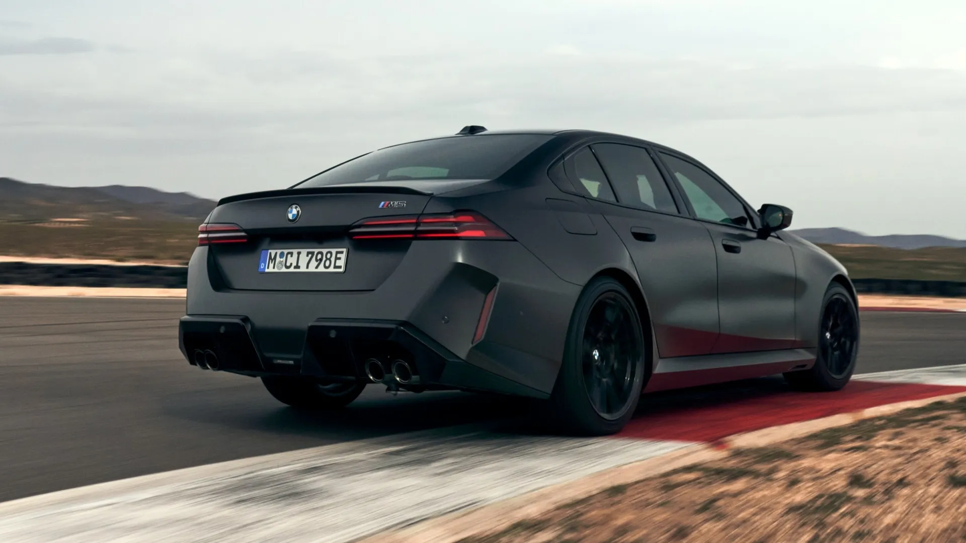 Exterior bmw-m5-sedan-hd-15.jpg