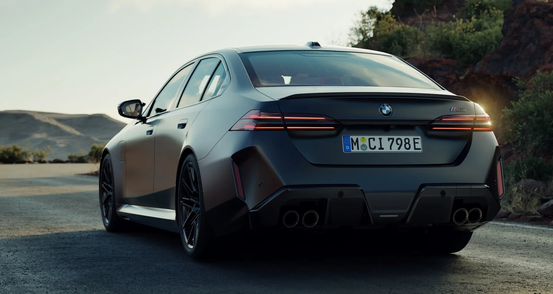 Exterior bmw-m5-sedan-hd-18.jpg