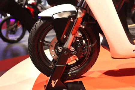 bike exterior_vida-z_front-tyre-view_930x620.webp