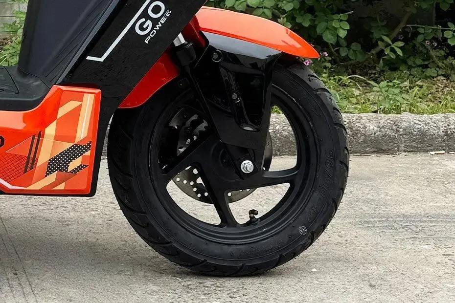 bike exterior_zelio-legender_front-tyre-view_930x620_v3.webp