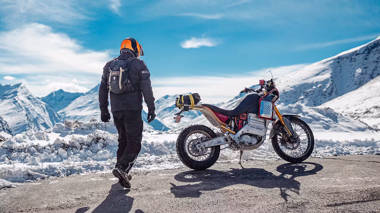 bike himalayan-electric-right-rear-three-quarter.avif
