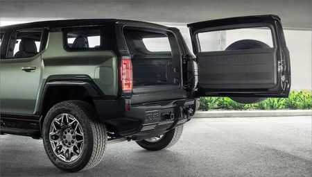 Exterior hummer-ev-suv-power-swing-gate.jpg