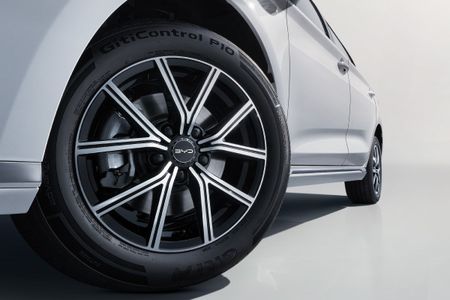 BYD-eMax7-wheel.jpg