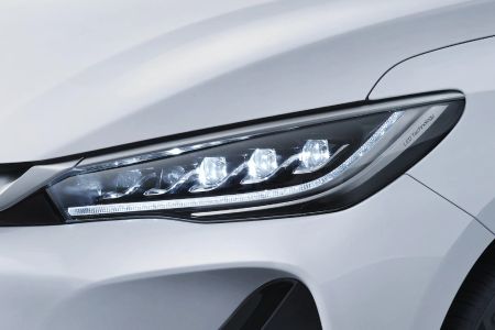 BYD-eMax7-headlamp.webp