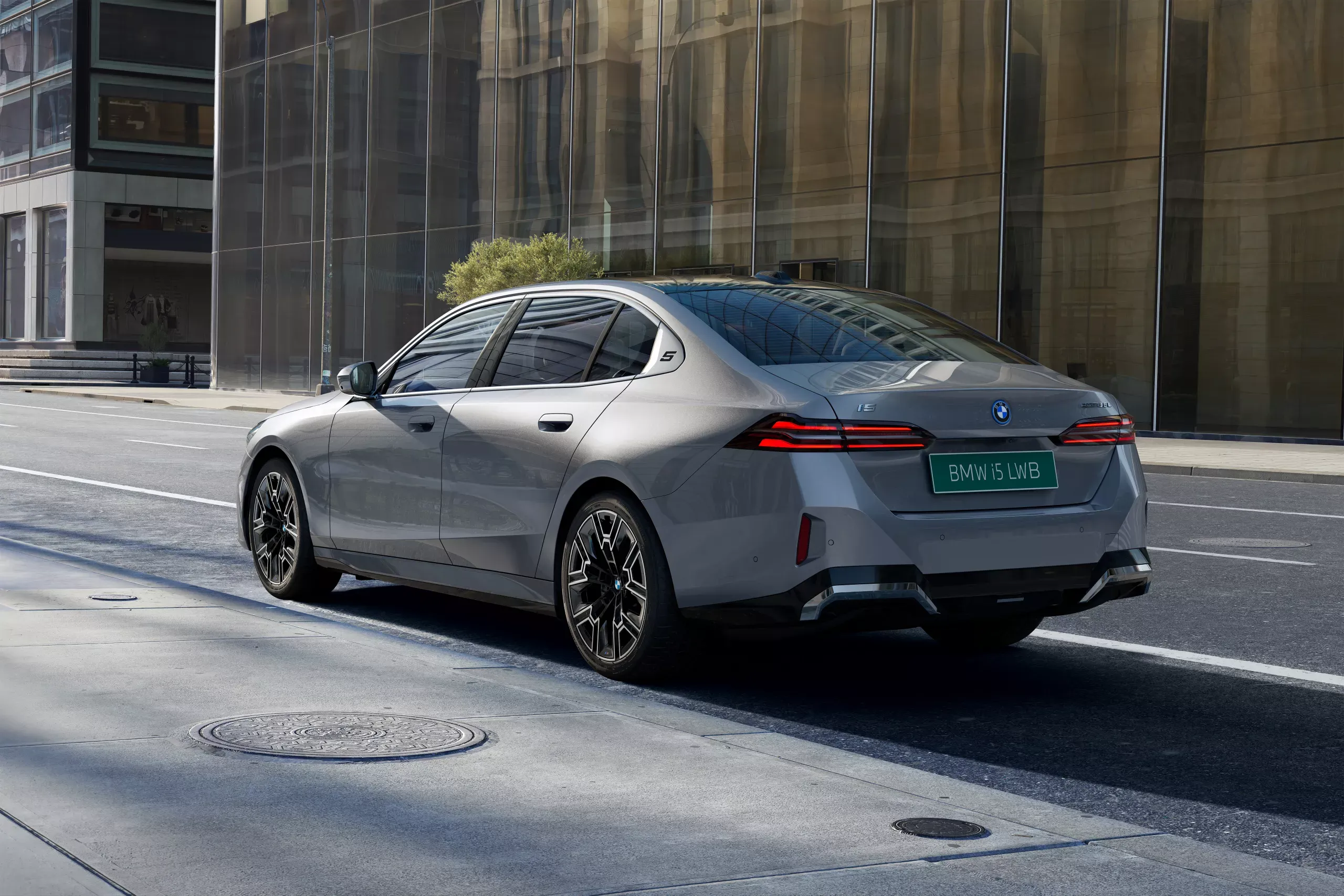 Exterior rear-air-suspension_3to2.webp