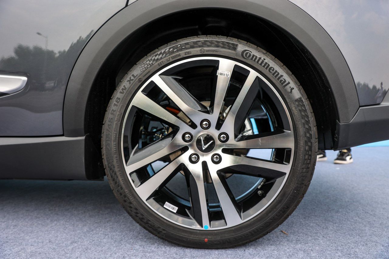 Exterior vnp_vinfast_vf_e34_10-132506.jpg